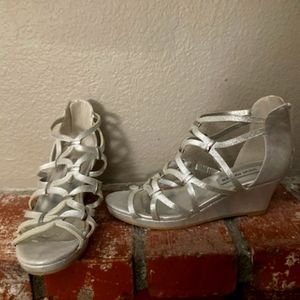 Steve Madden wedge style sandle